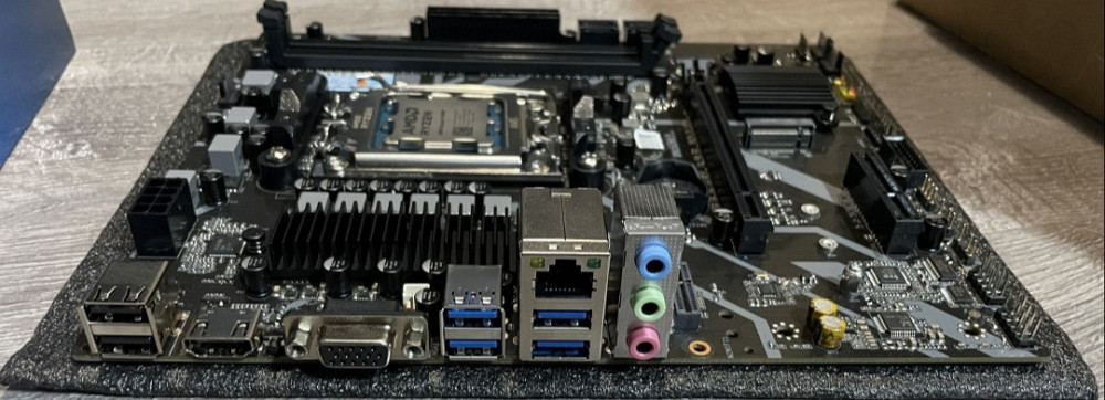 Комплект Материнская Плата AM5 B650M Ryzen 8400F 32Gb. DDR5 Киев - изображение 2