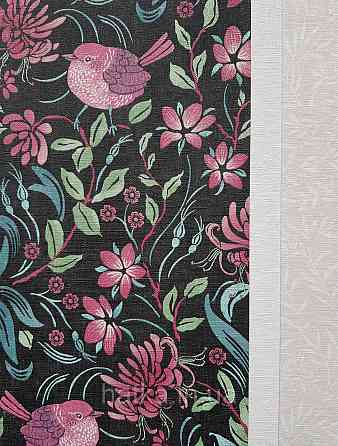 Шпалери вінілові на флізеліні A.S.Creation Maison charme 0.53x10 квіти листя птиці бордові зелені на чорному Київ