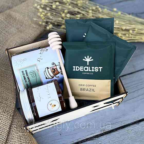 Подарунок вчителю в дерев'яному боксі: чашка, кава та крем-мед Ірпінь