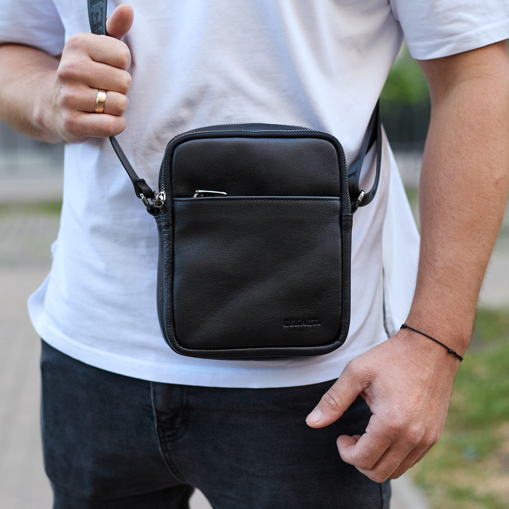 Чоловіча сумка через плече, гладкая кожа 20х16х6, месенджер для міста, барсетка для телефону та документів, чорна Кам'янське - фото 7