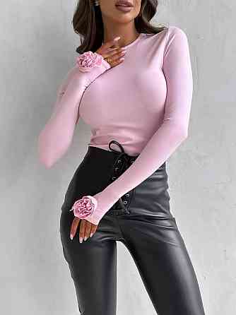 Жіночий лонгслів із витонченими трояндами на руках трикотаж масло Рожевий Одеса