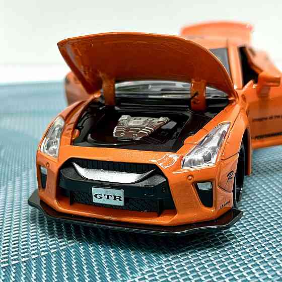 Машинка Auto Expert Nissan GTR металева 1:32 світло/звук/інерційна Жовтогаряча (38071) Чернігів