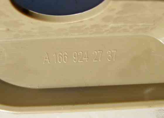 Mercedes-Benz  A1669242737 8N84 Накладка петлі замка заднього сидіння зовнішня бежева GL X166 Одеса