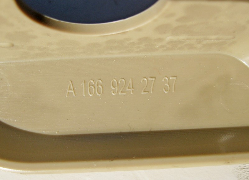 Mercedes-Benz  A1669242737 8N84 Накладка петлі замка заднього сидіння зовнішня бежева GL X166 Одеса - фото 4