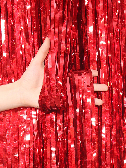 Дощик для фотозони з голограмою прикраса 245 см на 92 см червоний Київ - фото 2