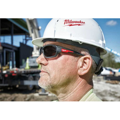 Защитные очки Milwaukee PERFORMANCE с покрытием AS/AF, затемненные (4932471884) Винница - изображение 5