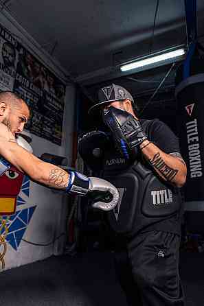 Захисний жилет тренера TITLE Platinum Prolific Body Protector Black Каменское