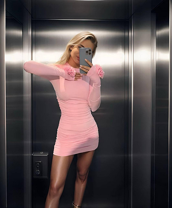 Женское облегающее праздничное мини платье с розами на рукавах микродайвинг Розовый, 44/46 Одесса - изображение 1