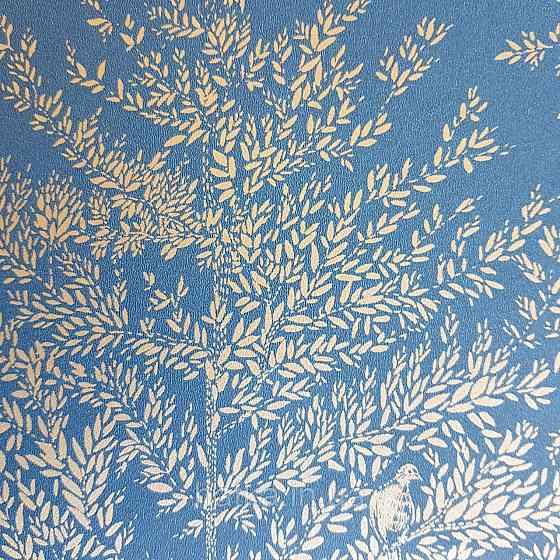 Шпалери вінілові на флізелін Caselio The Place to bed 0.53х10 м природа дерева гілки золотисті на синьому Київ