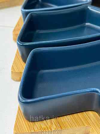 Тарілка менажниця новорічна "Синя Ялинка" кераміка 26*15*h5 см бамбукова підставка 8030-354 Київ