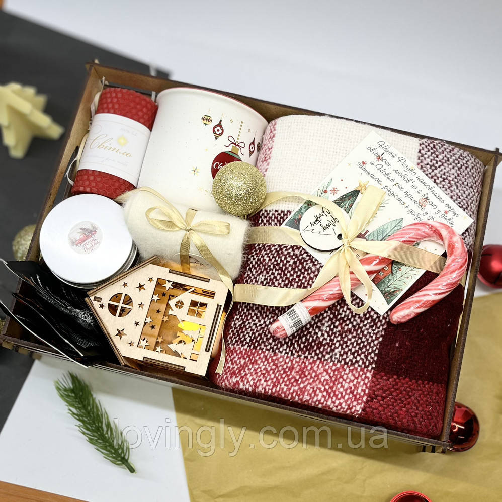 Новогодний подарочный набор с пледом, чашкой, кашемировыми носками и LED-домик Ирпень - изображение 5