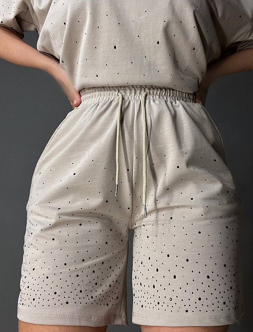 Костюм жіночий Aidin 11-3 оверсайз футболка з шортами з камінцями бежевий, бежевий, one size Київ - фото 6