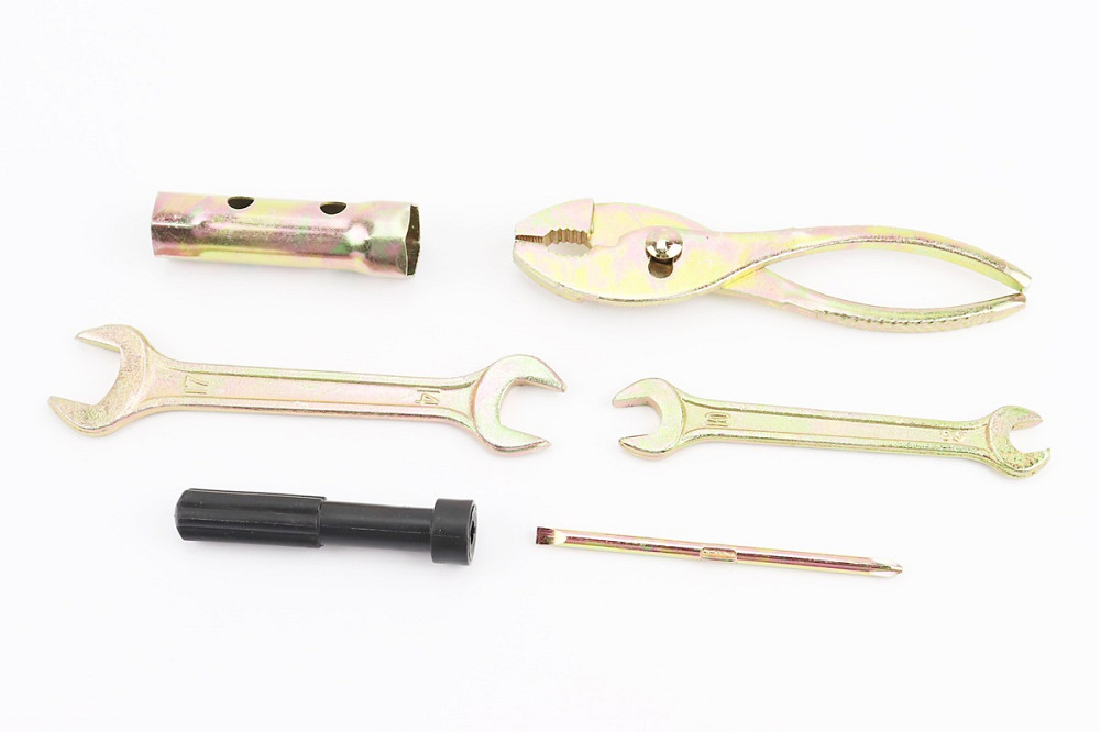 Ключ свічковий для 4Т - 16/18mm + 4 предмети (ріжковий ключ 8*10mm/ріжковий ключ 14*17mm/викрутка ±/плоскогубці) "ЗІП" Киев - изображение 1