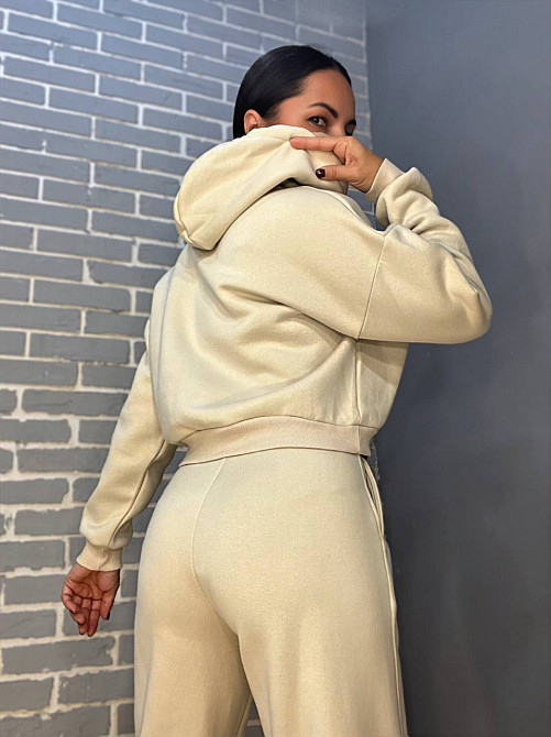 Костюм жіночий Quzen 478-480 коротке худі з капюшоном та брюки джоггери на резинці фліс світло бежевий, світло-бежевий, S Київ - фото 11