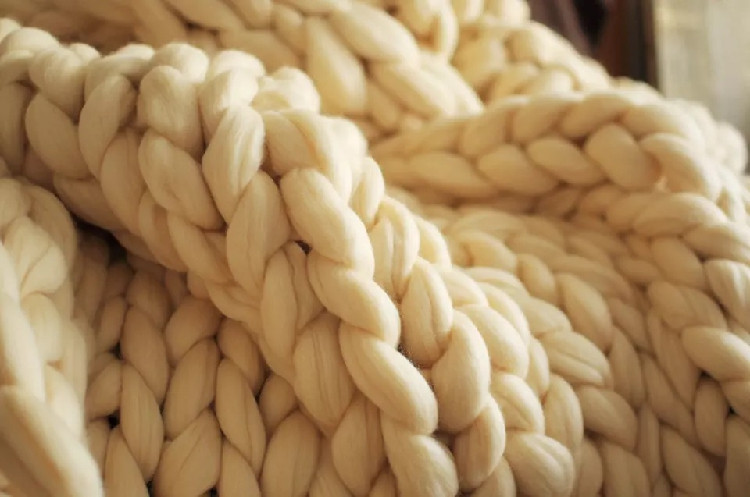 Плед великої в'язки з акрилової вовни (імітація мериноса), 200х200см товста пряжа колір МОЛОЧНИЙ Кременчук - фото 3