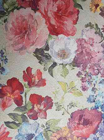 Шпалери вінілові на флізелін GranDeco Dorina A45503 метрові квіти великі червоні бузкові на пісочному тлі Київ