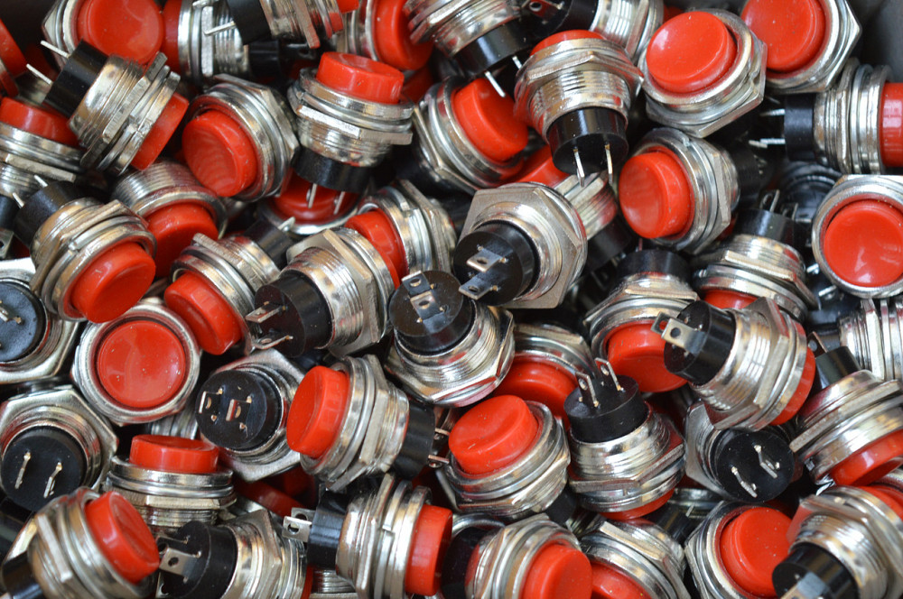 Вимикач клавішний круглий червоний (без фіксації) Полтава - фото 1