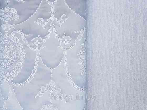 Шпалери вінілові на флізеліні Rasch Trianon Xlll 0.53х10 структурні вензелю розетки білі на сіро-блакитному Київ