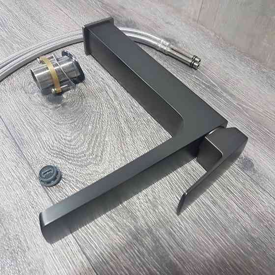 Змішувач для раковини високий Imprese Grafiky ZMK041807011, чорний Київ