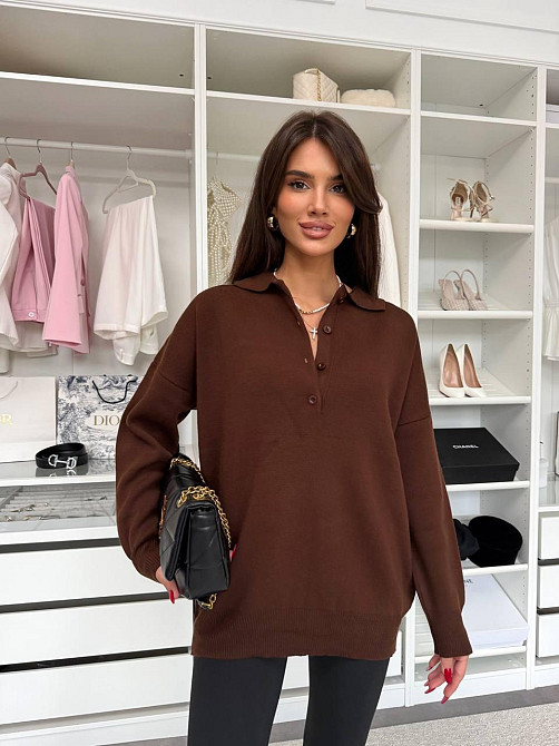Стильний жіночий подовжений оверсайз светр із коміром поло Шоколад Одеса - фото 1