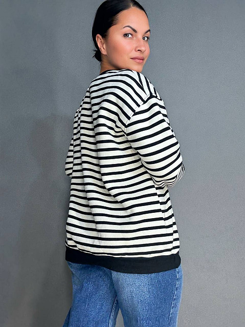 Світшот жіночий ENJOY 81966 утеплений у смужку з вишивкою серце чорний, чорний, M Київ - фото 5