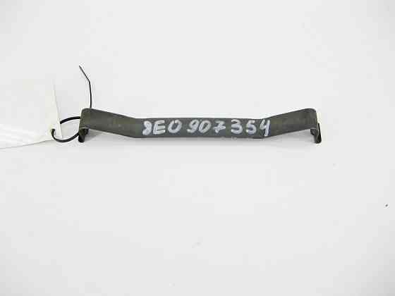 VAG  8E0907354 Фіксуюча скоба кришки корпусу блоків керування Audi A4 A6 R8 RS4 RS6 Seat Exeo Skoda Superb VW Passat Одеса