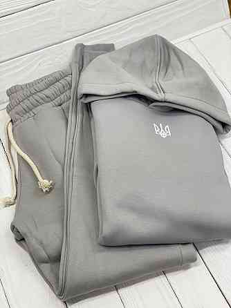 Костюм унісекс сіро лілового кольору (худі + джогери) з тризубом Чернівці