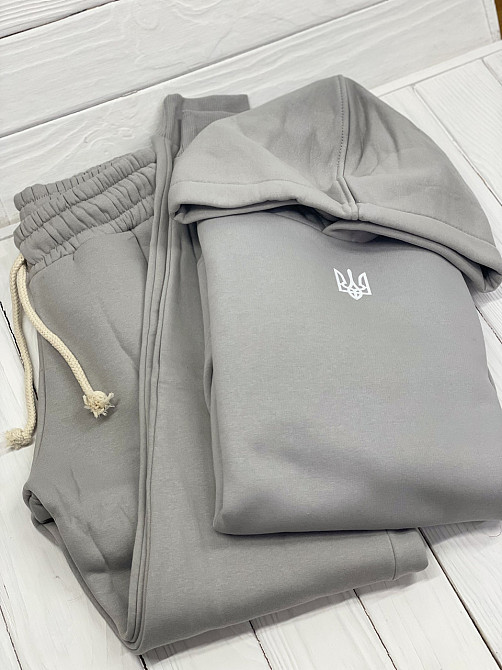 Костюм унісекс сіро лілового кольору (худі + джогери) з тризубом Чернівці - фото 3