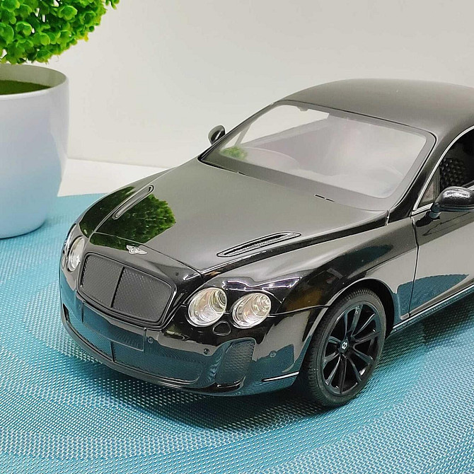 Машинка на радіокеруванні Bentley гумові колеса світло масштаб 1:14 Чорна (2048A) Чернігів - фото 5