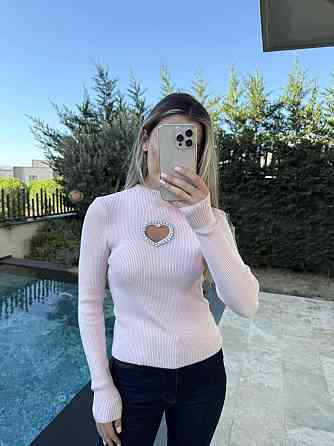 Жіночий базовий светр з оригінальною декорацією в вигляді сердечка + стрази машинна вʼязка Одеса