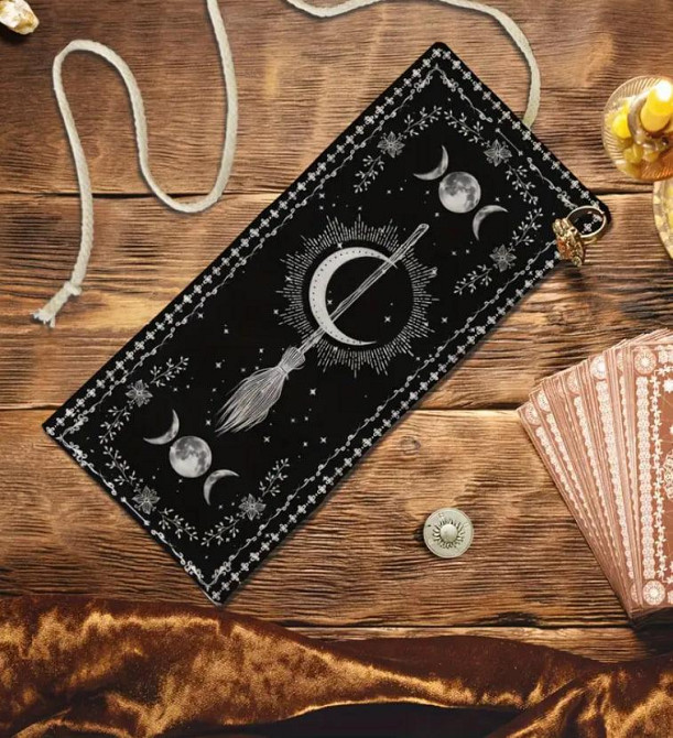 Сумка для зберігання Таро “Місячна мітла” — чорна тканинна торбинка 38×17 см з езотеричним принтом Київ - фото 1