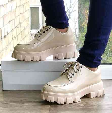 Жіночі лакові Бежеві Броги Туфлі Оксфорди на Танкетці Шкіряні Мокасини (розміри: 36,37,38,39,40,41) Дніпро