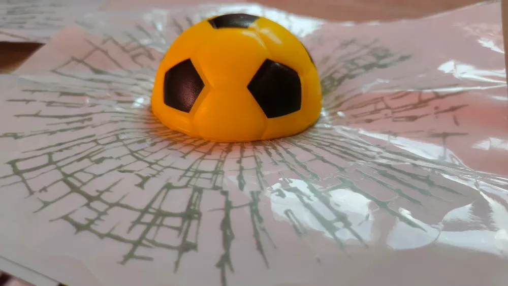 Наклейка на авто Мячик в окне наклейка розыгрыш Киев - изображение 6