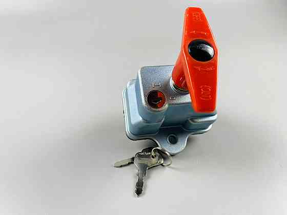 Выключатель массы универсальный механический дистанционный 12/24В (красная медь) 250A + замок + 2 ключа Мукачево