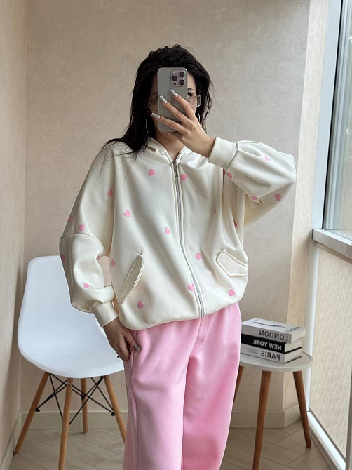 Женская базовая повседневная зип-худи с сердцами турецкая тринитка на флисе Молочный Одесса - изображение 4