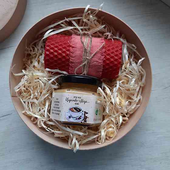 Подарунок на день вихователя №9 у шпоновій коробочці, крем мед зі свічкою. Одеса