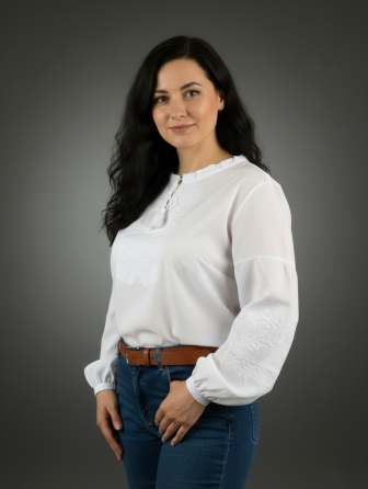 Шифоновая женская вышиванка белая по белому с цветами в орнаменте Киев