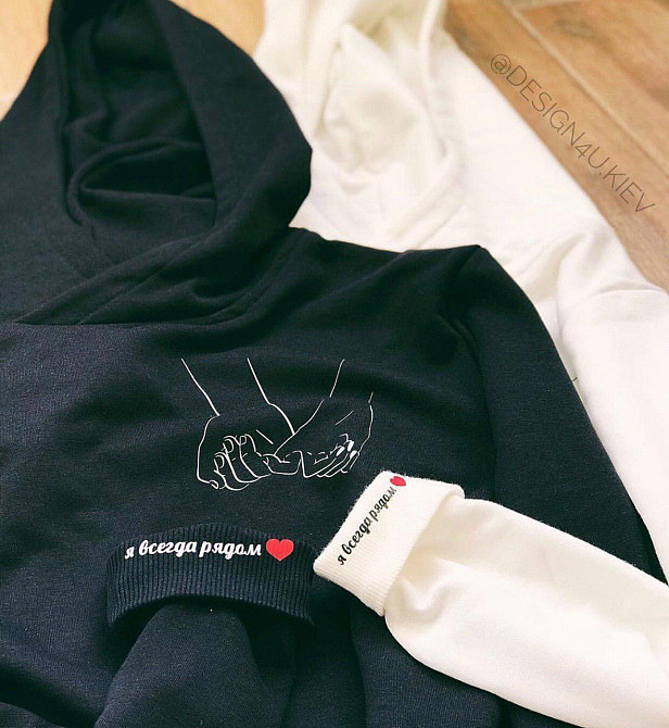 Парне худі з капюшоном для хлопця та дівчини з написом на рукаві Чернівці - фото 1