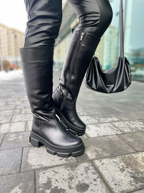 Чоботи жіночі Львів чорні натуральна шкіра зима высота 36см обхват 37-38см подошва 4/5см (11/26 Коломия - фото 1