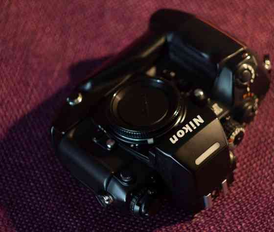 Nikon F4 з батблоком. Харків