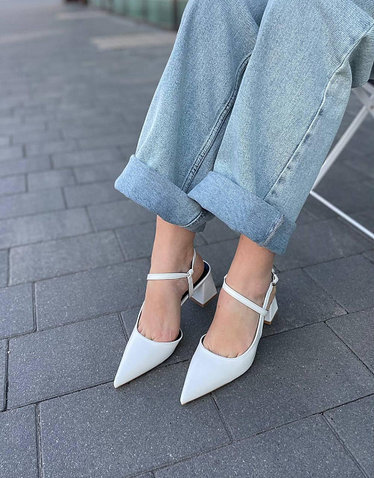 VIKA Стильні жіночі босоніжки літні з закритим носком, на підборах VIKA HD07-12 еко-шкіра білі Коломия - фото 11