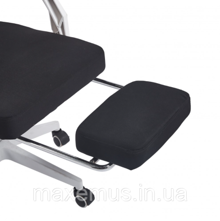 Современное офисное кресло для офиса с подставкой для ног B 057 компьютерное кресло с наклоном спинки черное с белым Мостиська