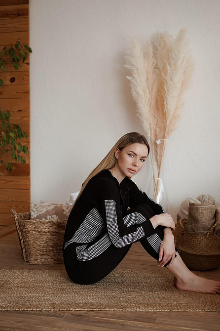 Повседневный женский костюм из трикотажа 