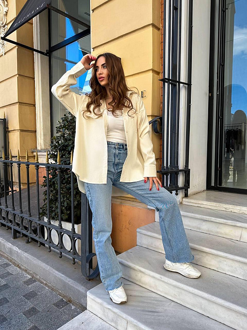 Женская базовая оверсайз рубашка из микровельвета Одесса - изображение 6