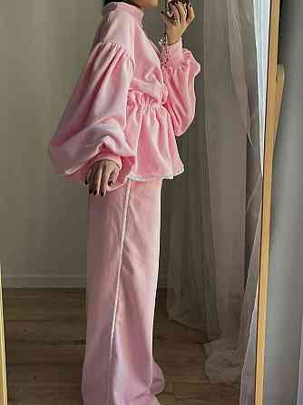 Женский костюм двойка: объемный свитшот с сборкой на талии и свободные брюки велюр Одесса