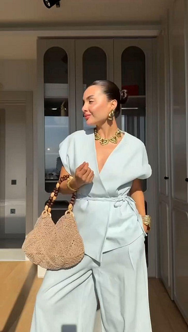 Женский летний брючный костюм двойка: жилетка и брюки костюмка Голубой, 42/46 Одесса - изображение 1