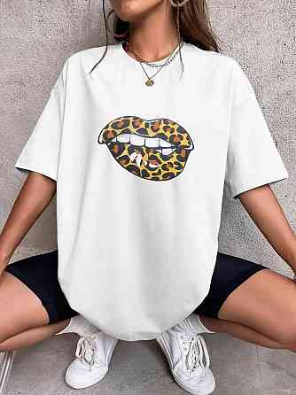 Футболка оверсайз женская длинная с рисунком Белый Губы 46/48 Харьков