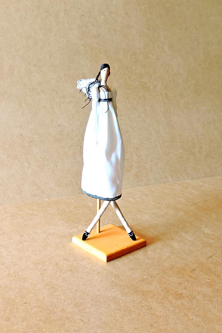 Подставка для кукол 