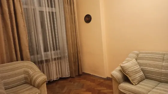 2к. метро Площа Українських Героїв. Київ