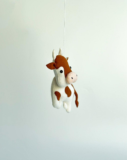 М’яка фетрова іграшка корова ручної роботи – безпечна розвиваюча іграшка Київ - фото 3